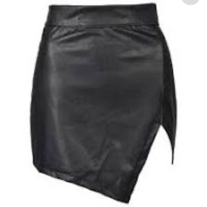 CHOiES black faux leather mini skirt. New with tags. Size Medium